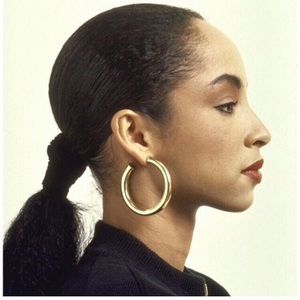 Meet your Posher, Ebony